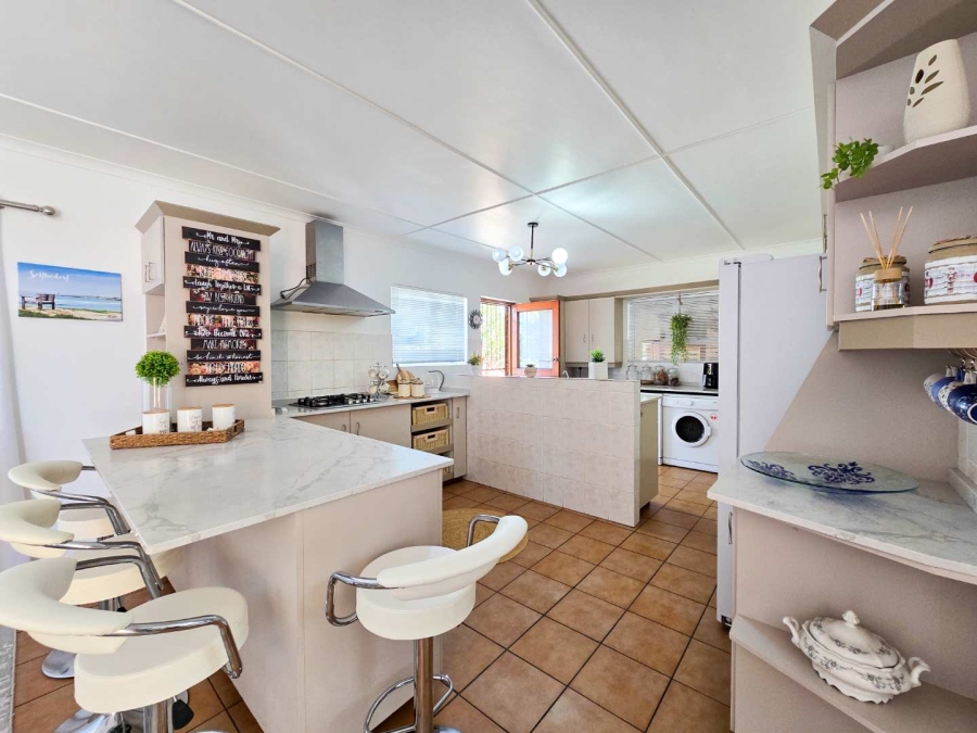 4 Bedroom Property for Sale in Stilbaai Wes Western Cape